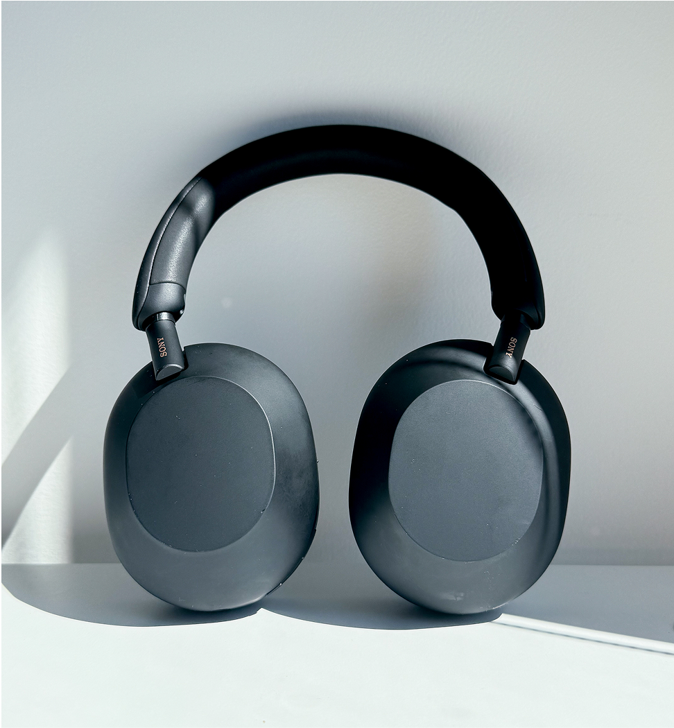 Image of headphones from the front view.