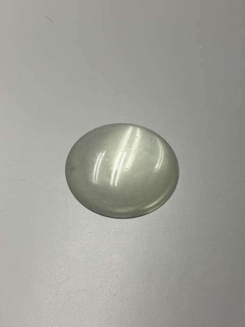This is a picture of a glass object with a flat surface on one end and curved on the top.
          <br><br><b>Material state:</b> refined<br><b>Material plasticity:</b> pliable<br><b>Material use:</b> decoration<br><b>Feels:</b> smooth all around<br><b>Colour:</b> transparent, reflects light