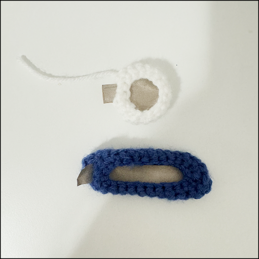 Both petal and inner circle have an opening for conductive fabric to attach to alligator clipss
