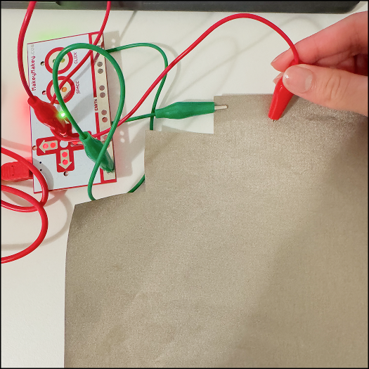 Initial testing if conductive fabric could be attached to the alligator clips, depite this being possible i did notice prolonged use created wear and tear in the fabric expecially when pulled, sometimes the clips didn't perfectly clip on the fabric and would slip, making this a concern for future ptotoyping.Ï